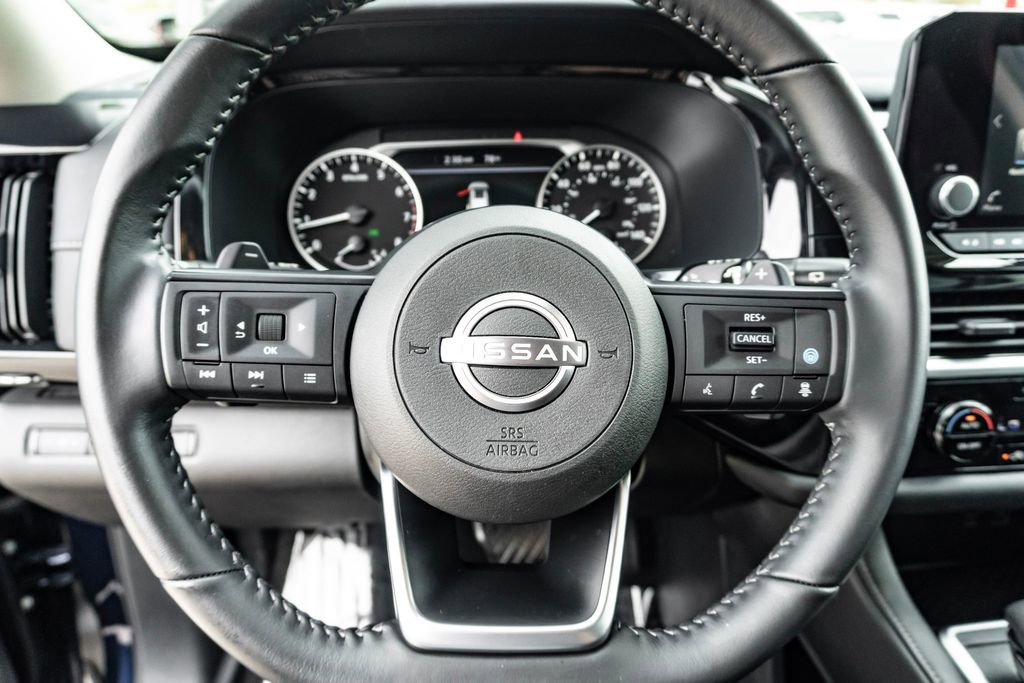 Used 2025 Nissan Pathfinder SV image 17