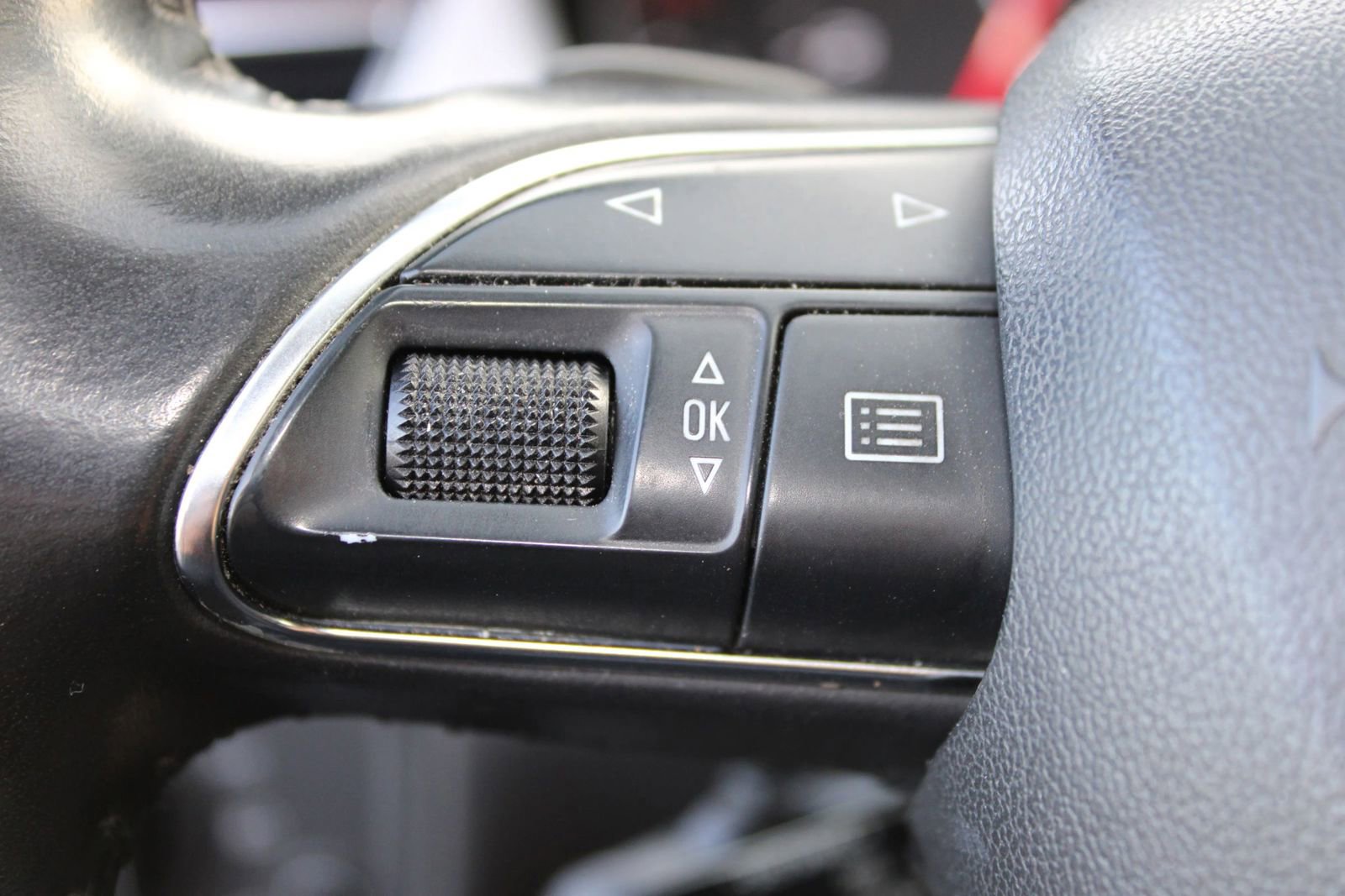 Used 2013 Audi A8 3.0T w/ Driver Assistance Pkg image 36