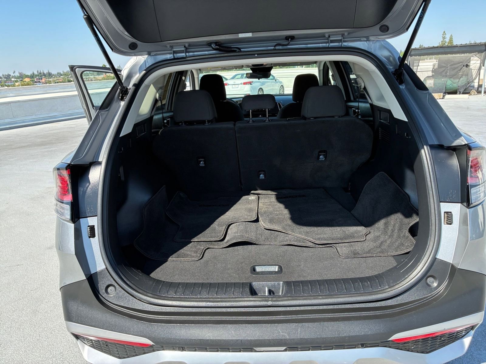 Used 2025 Kia Sportage LX FWD image 30