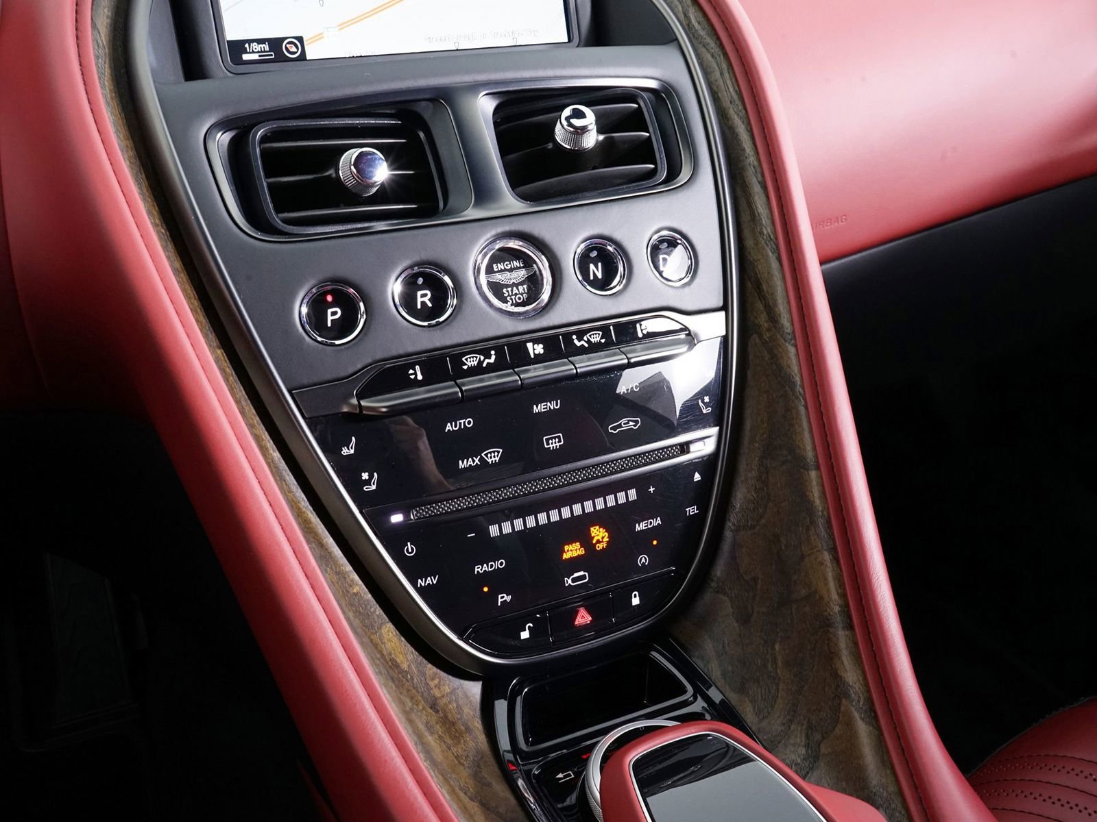 Used 2018 Aston Martin DB11 V12 image 16