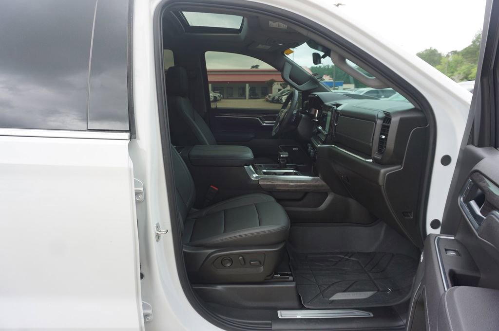 Used 2025 Chevrolet Silverado 1500 LTZ w/ LTZ Premium Package RWD image 17