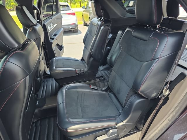 Used 2025 Ford Explorer ST AWD/4WD image 16