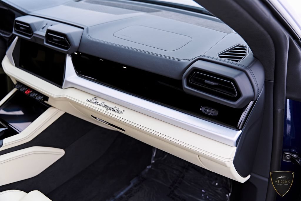 Used 2026 Lamborghini Urus S AWD/4WD image 54