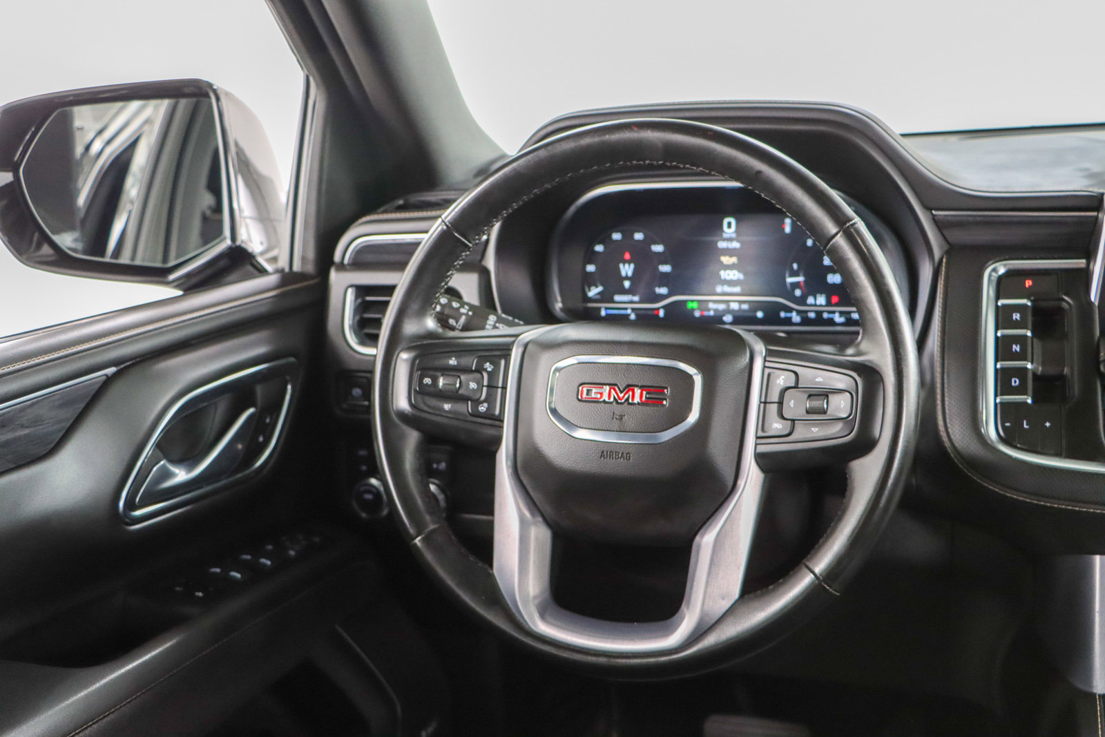 Used 2023 GMC Yukon SLT w/ SLT Luxury Package AWD/4WD image 13