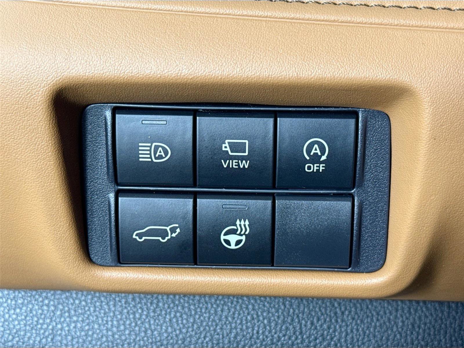Used 2024 Toyota Highlander Platinum FWD image 16