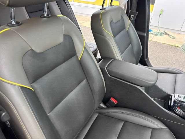 Used 2025 Chevrolet Trax ACTIV w/ Sunroof Package FWD image 28