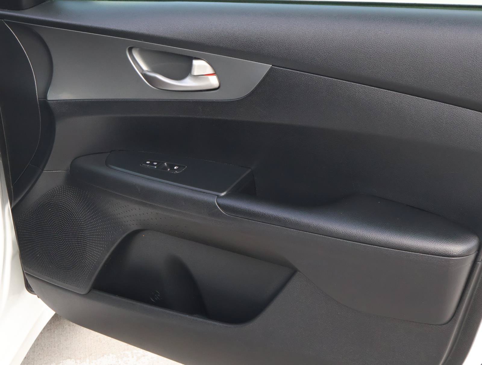 Used 2020 Kia Forte LXS FWD image 13