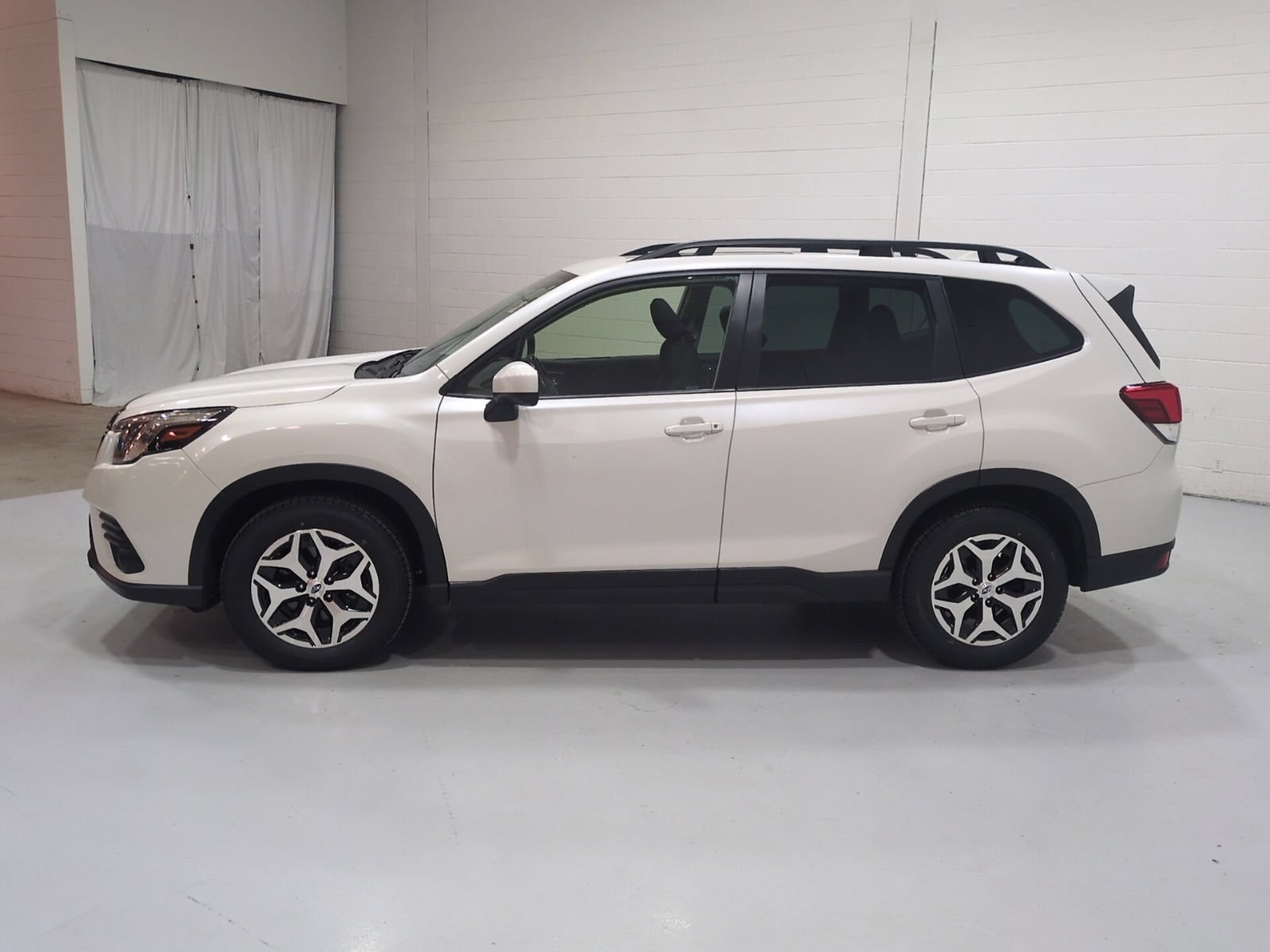 Certified 2023 Subaru Forester Premium AWD/4WD image 6