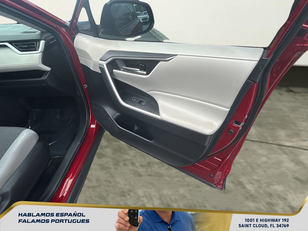 Used 2021 Toyota RAV4 XLE w/ Convenience Package image 29