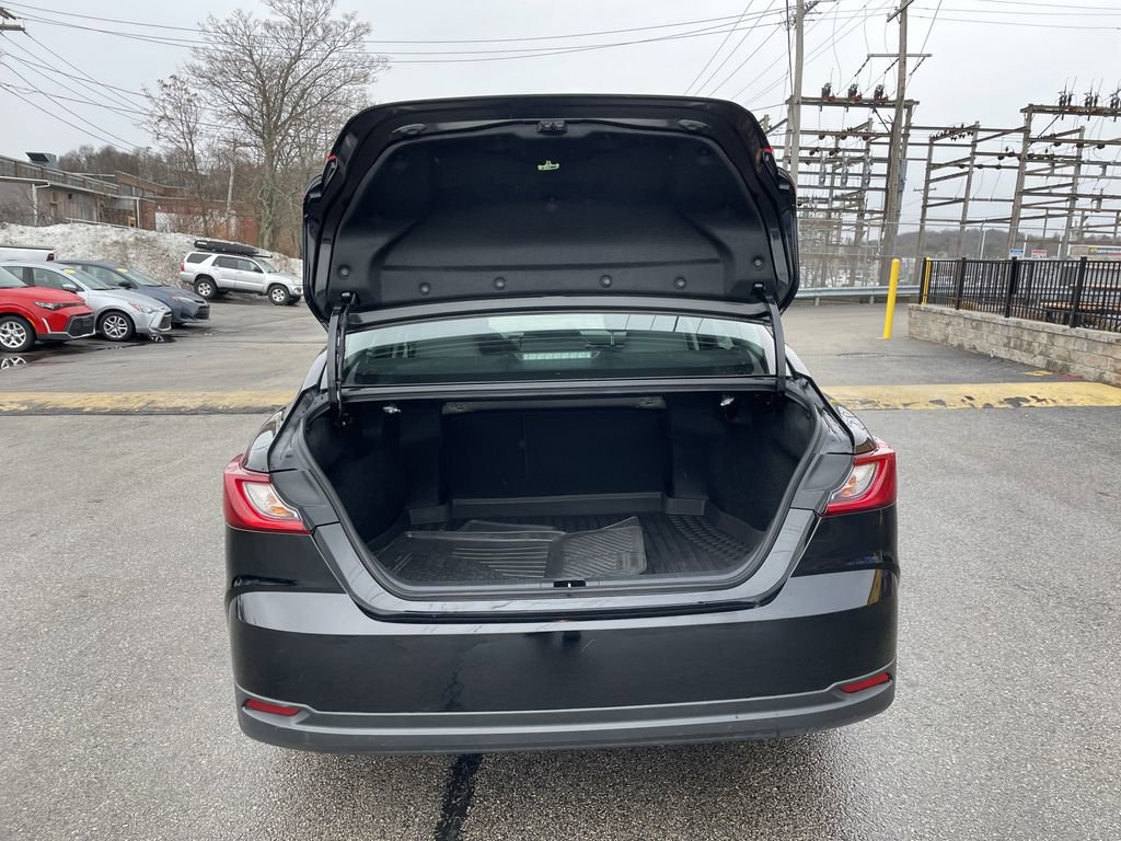 Used 2025 Toyota Camry LE AWD/4WD image 13