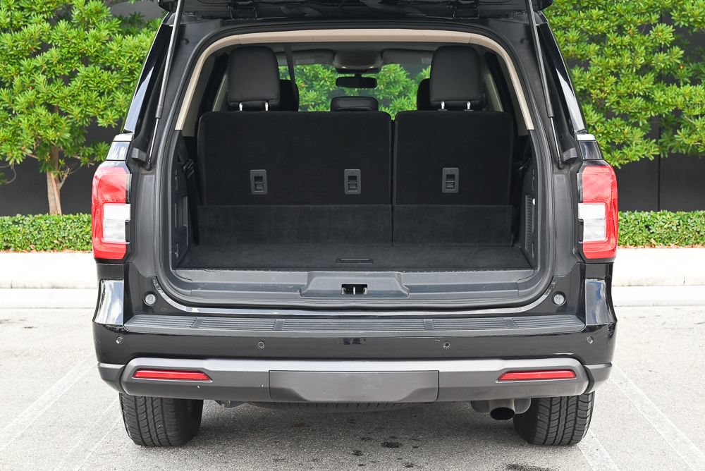 Used 2024 Ford Expedition XLT RWD image 8