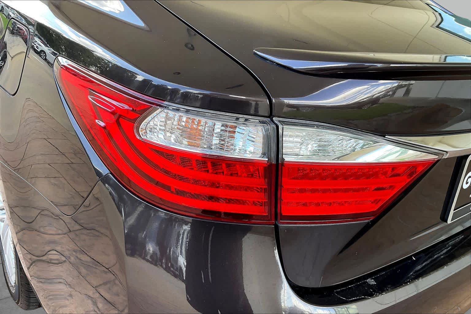 Used 2014 Lexus ES 350 w/ Luxury Package FWD image 26