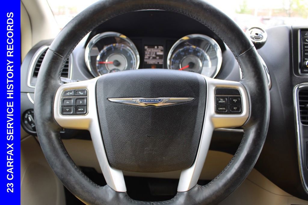 Used 2016 Chrysler Town & Country Touring-L image 34