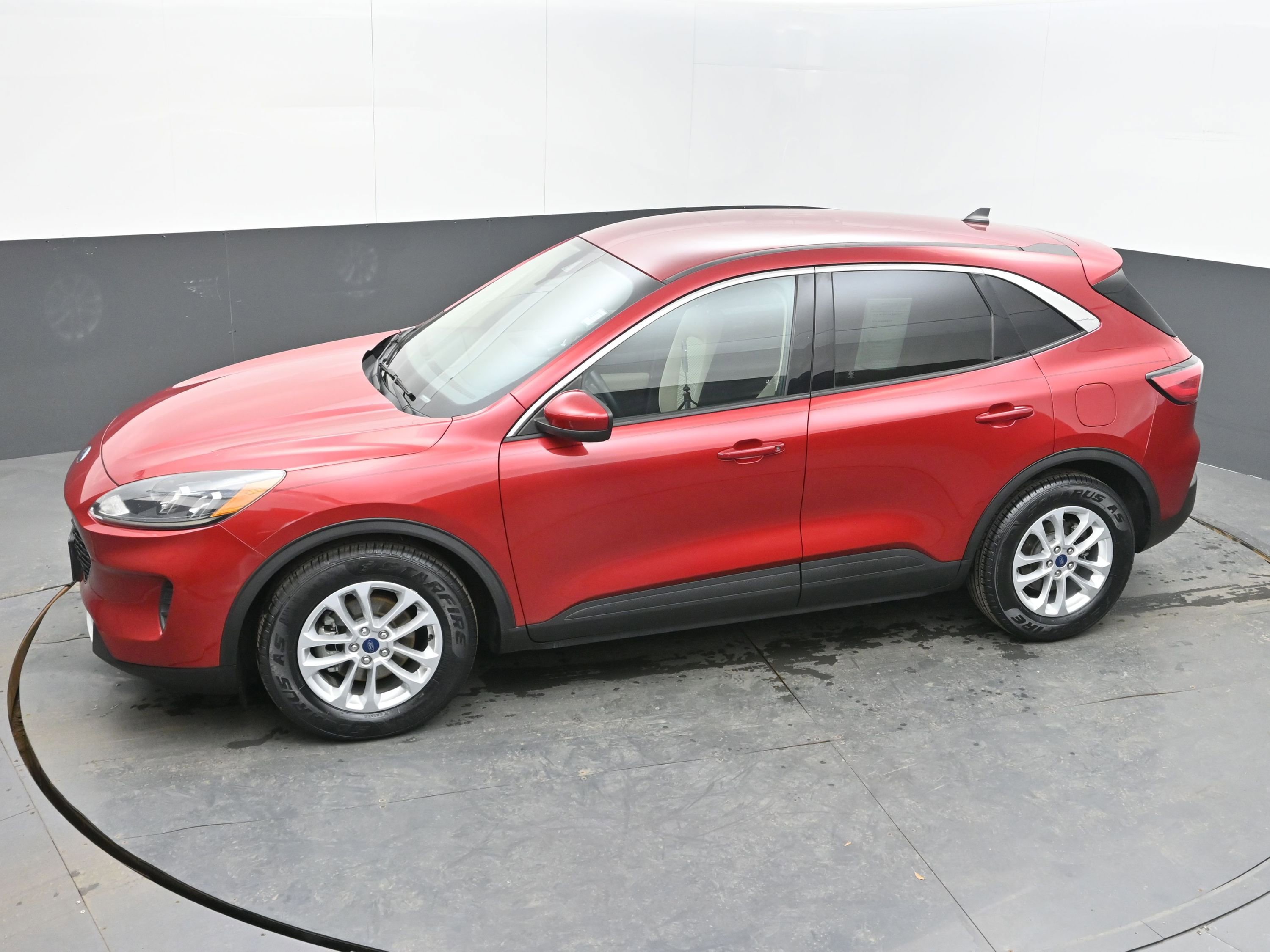 Used 2020 Ford Escape SE image 33