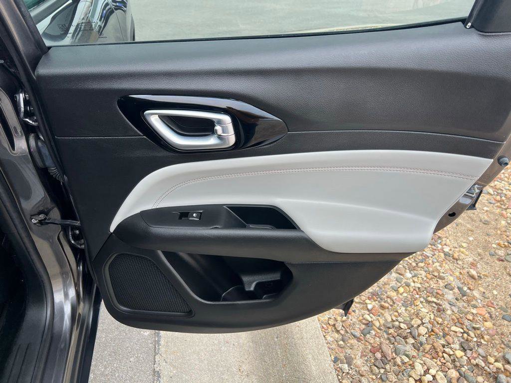 Used 2022 Jeep Compass Limited image 22