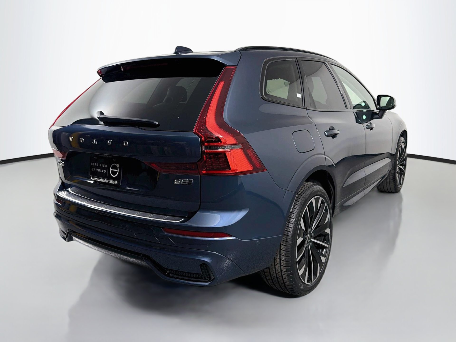 Certified 2026 Volvo XC60 B5 Ultra AWD/4WD image 6