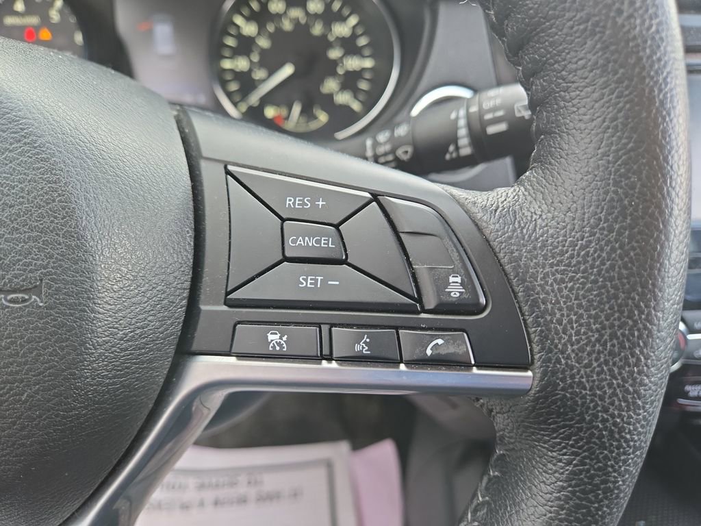 Used 2018 Nissan Rogue SV w/ Premium Package image 19