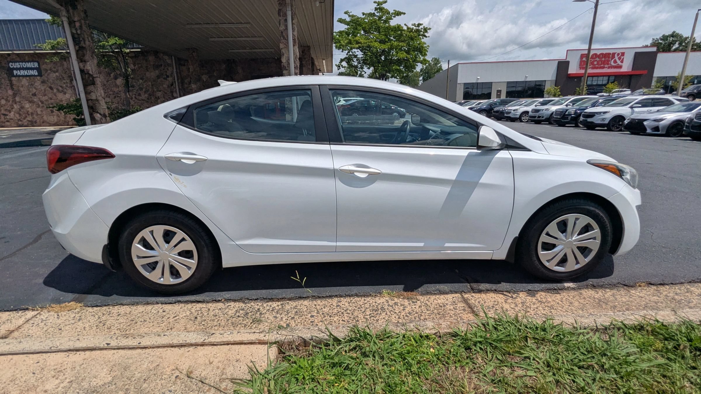 Used 2016 Hyundai Elantra SE FWD image 8