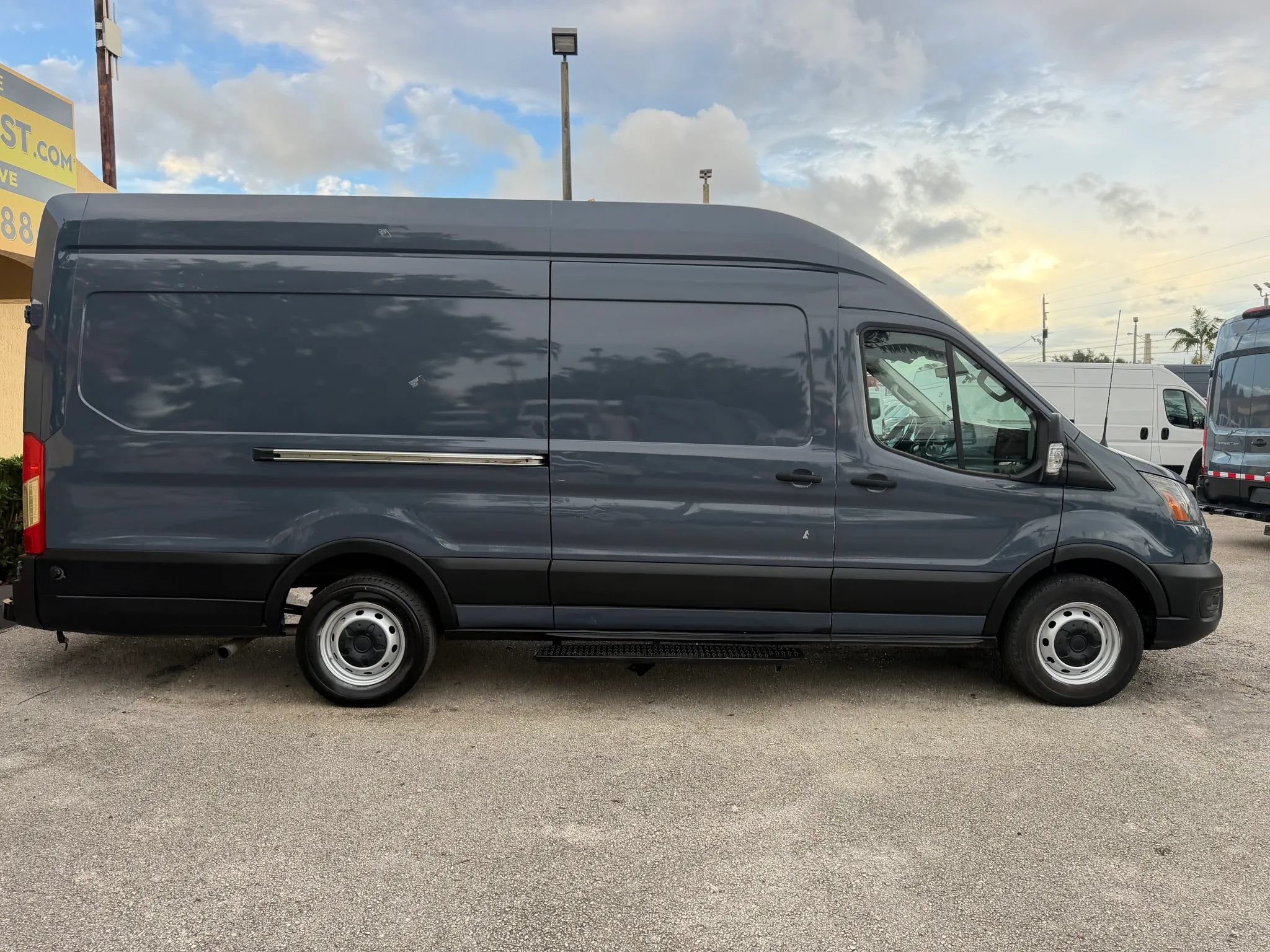 Used 2020 Ford Transit 250 148 High Roof Extended RWD image 7