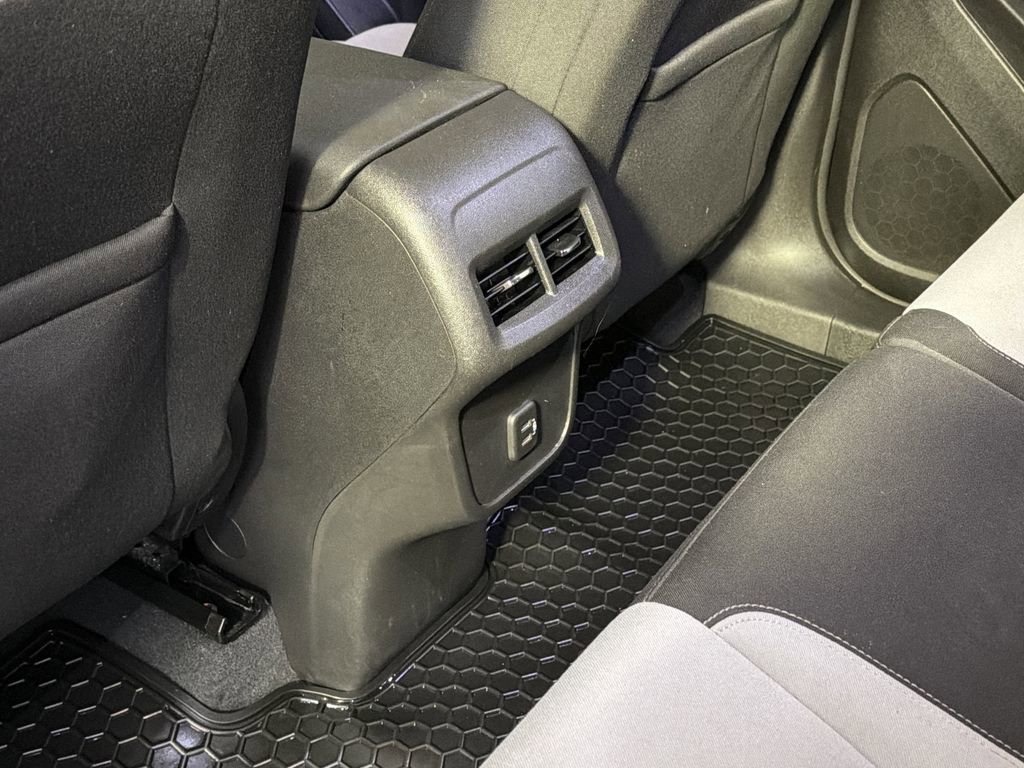 Used 2020 Chevrolet Equinox LS image 28