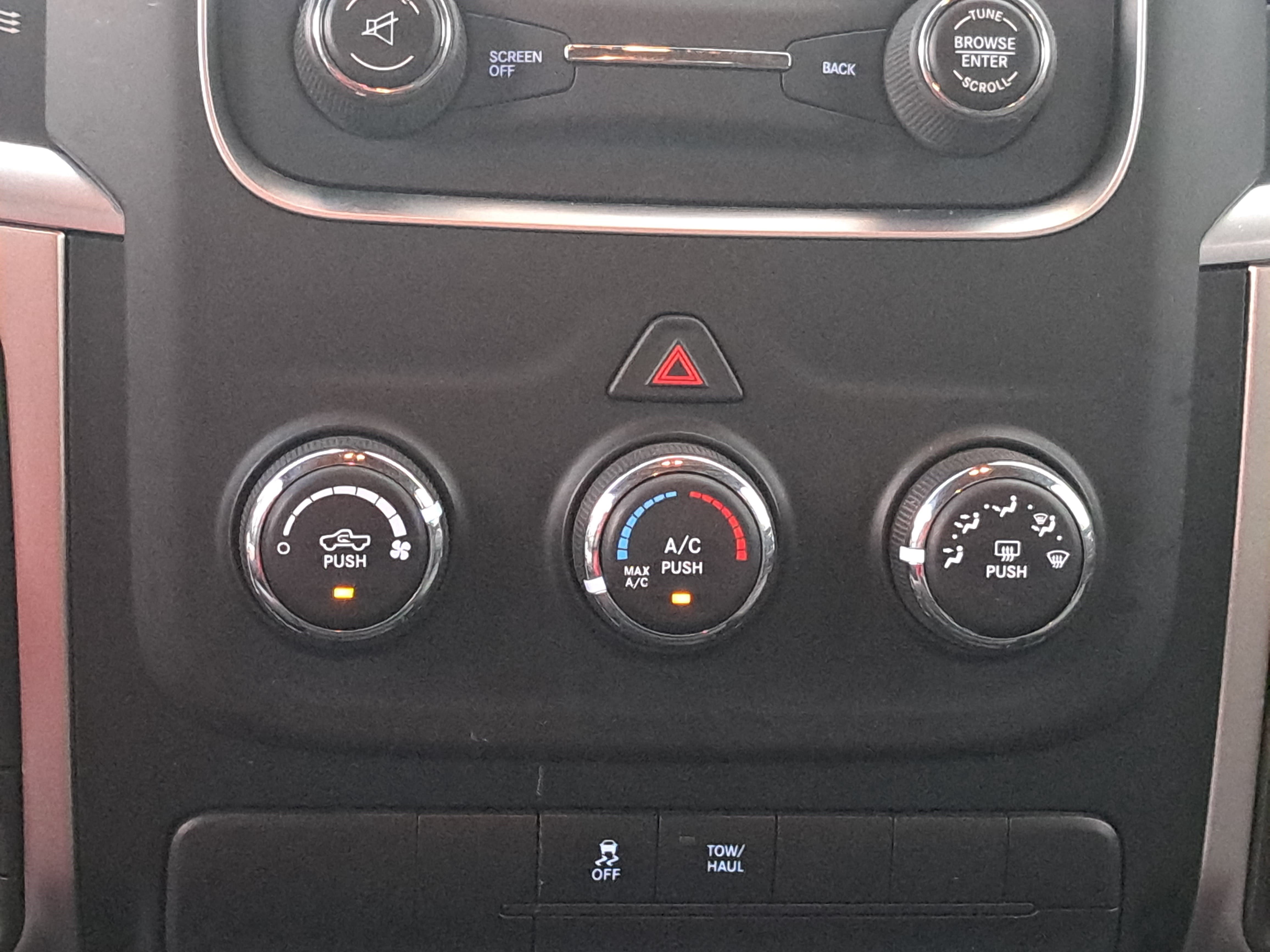 Used 2018 RAM 1500 Classic SLT AWD/4WD image 19