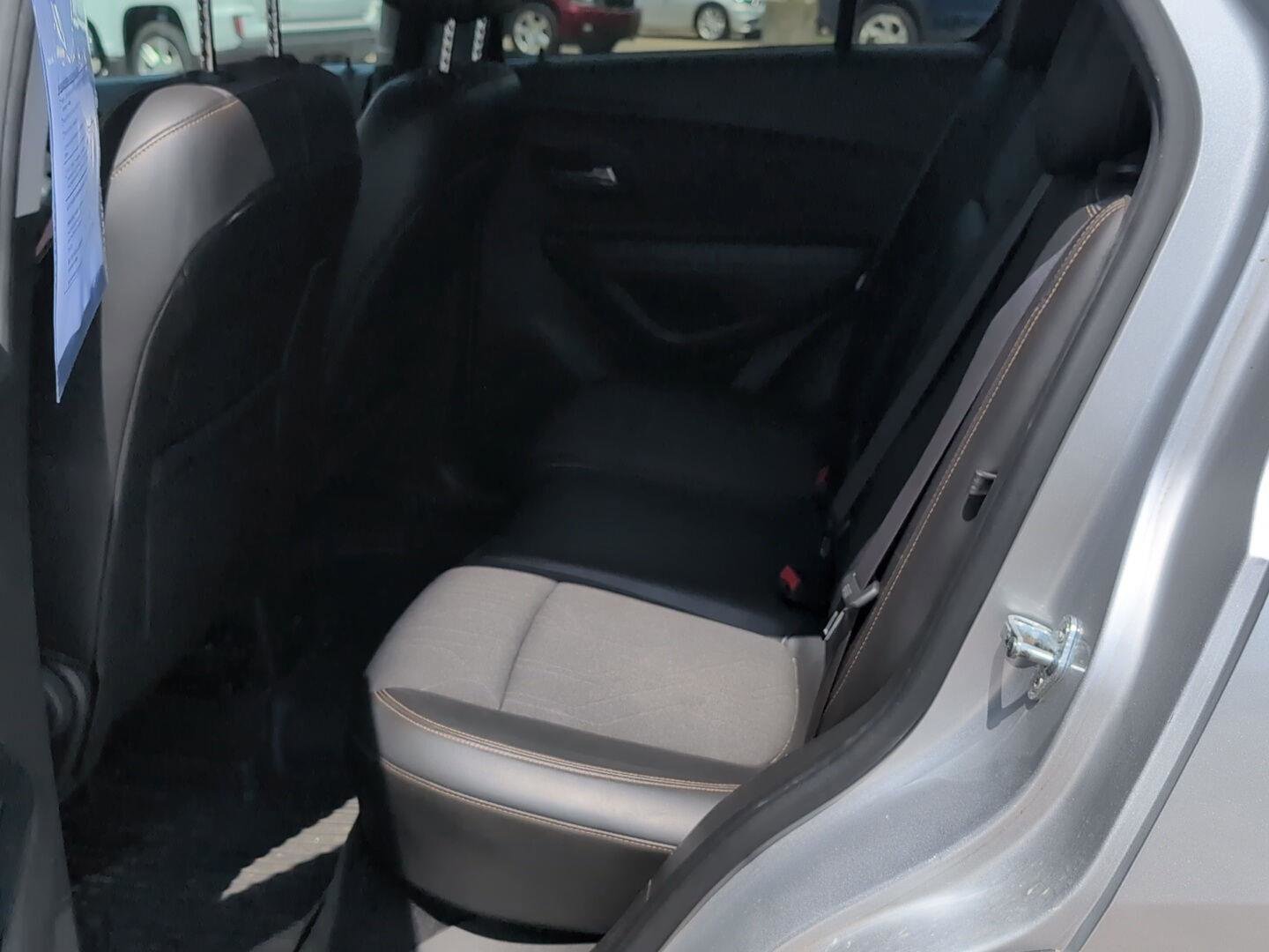 Used 2018 Chevrolet Trax LT w/ LT Convenience Package AWD/4WD image 14