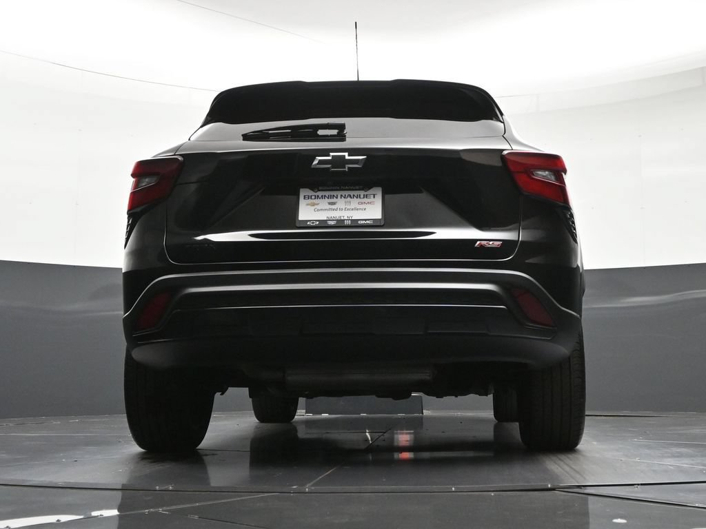 Used 2024 Chevrolet Trax RS w/ Sunroof Package FWD image 27