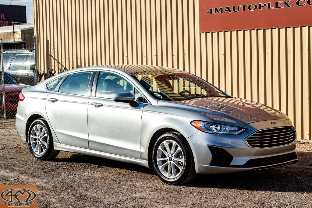 Used 2020 Ford Fusion SE image 1