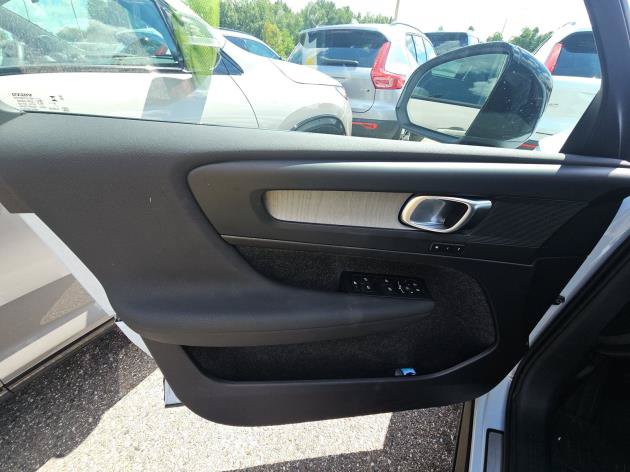 Used 2026 Volvo XC40 B5 Plus AWD/4WD image 8