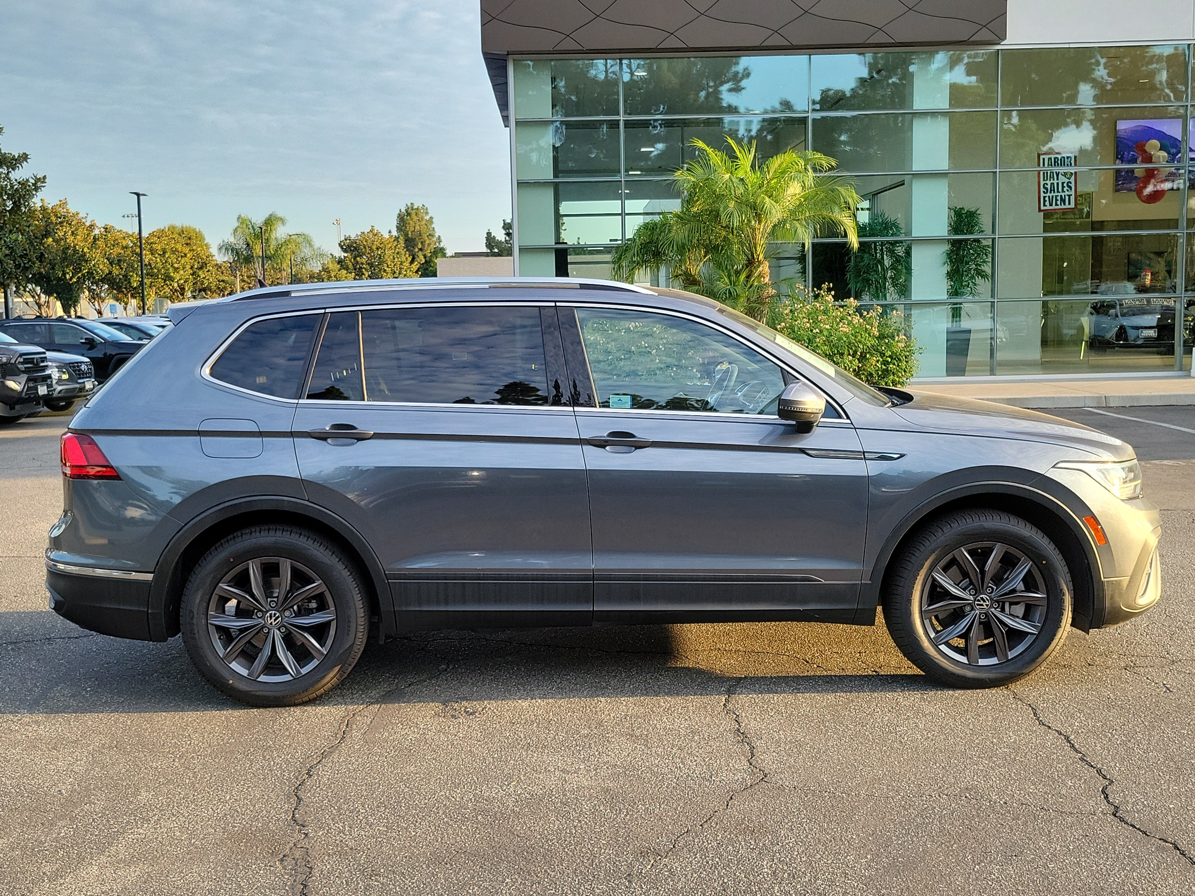 Used 2022 Volkswagen Tiguan SE FWD image 5
