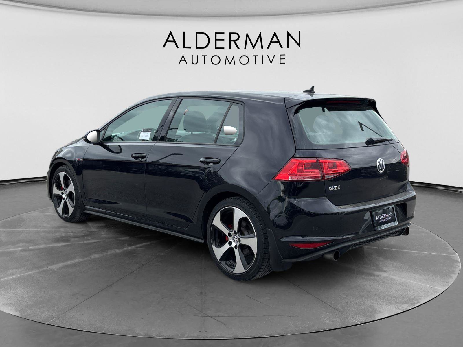 Used 2016 Volkswagen GTI SE FWD image 3
