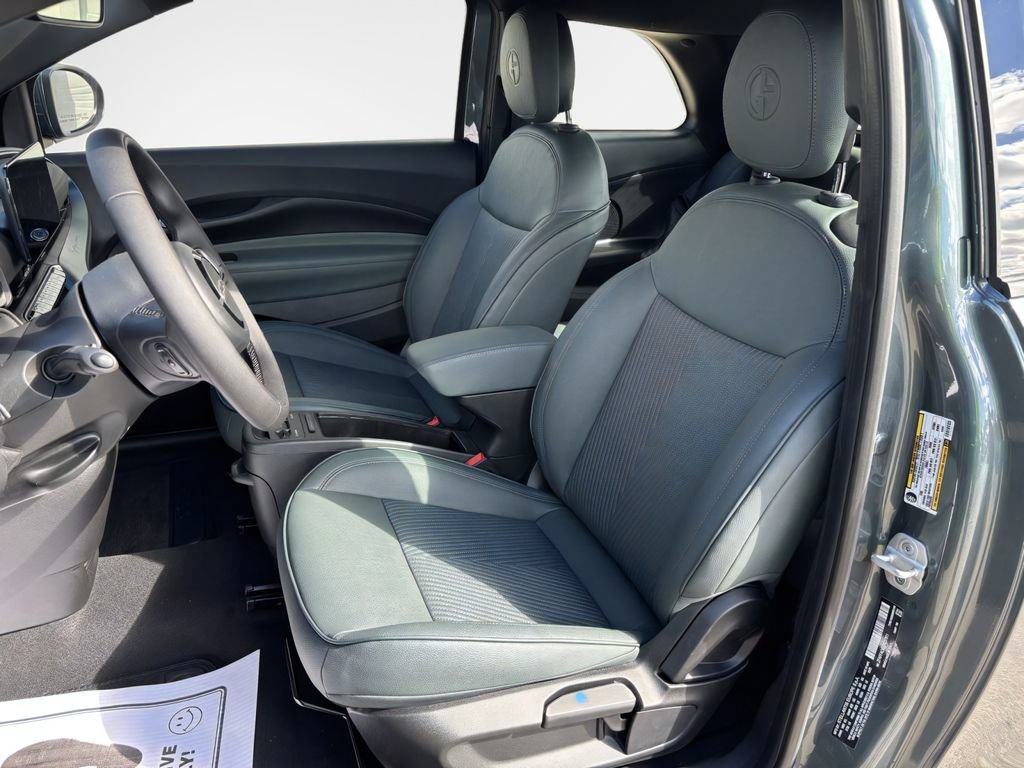 New 2025 FIAT 500 e FWD image 32