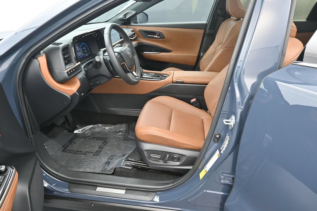Used 2025 Toyota Crown Signia w/ Advanced Technology Package AWD/4WD image 17