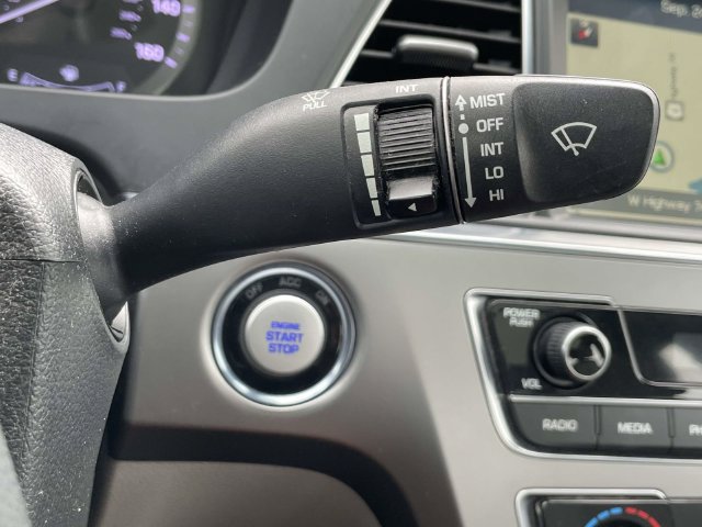 Used 2015 Hyundai Sonata Limited w/ Option Group 06 FWD image 25