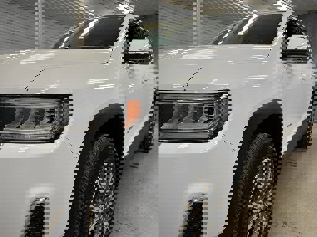 Certified 2023 GMC Acadia SLE w/ Driver Convenience Package image 35