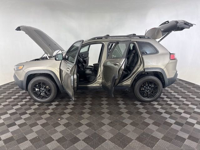 Used 2019 Jeep Cherokee Trailhawk AWD/4WD image 11