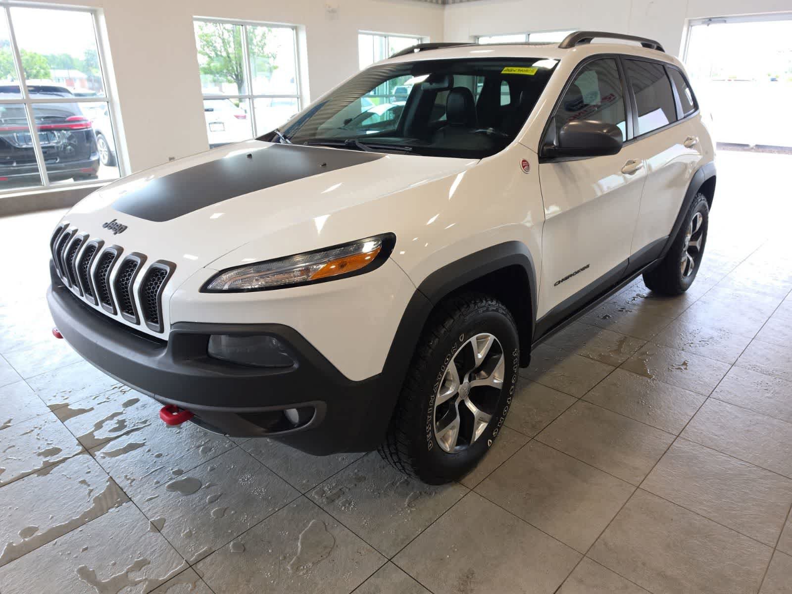 Used 2016 Jeep Cherokee Trailhawk w/ Cold Weather Group AWD/4WD image 1