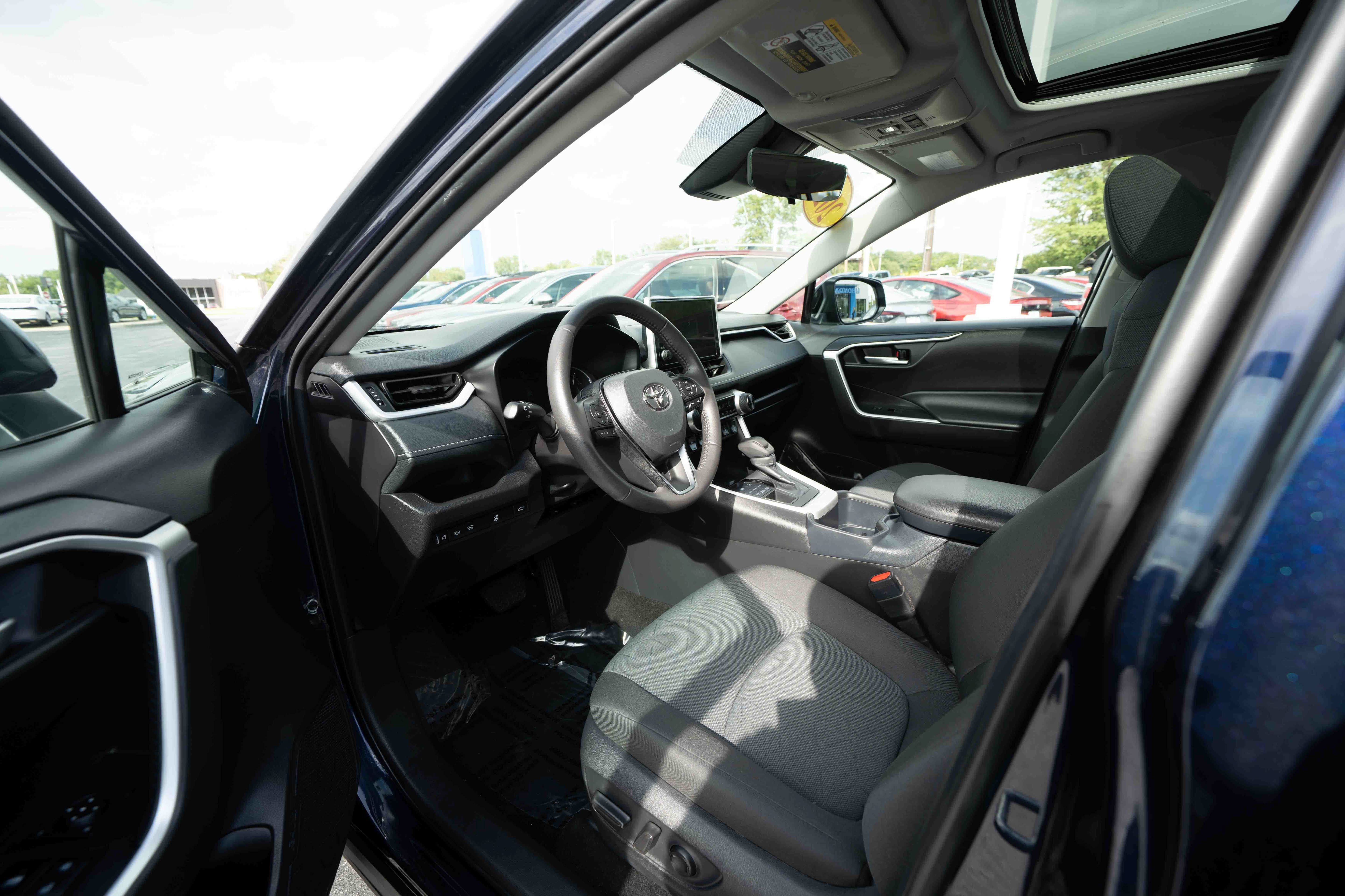 Used 2025 Toyota RAV4 XLE w/ Convenience Package AWD/4WD image 8