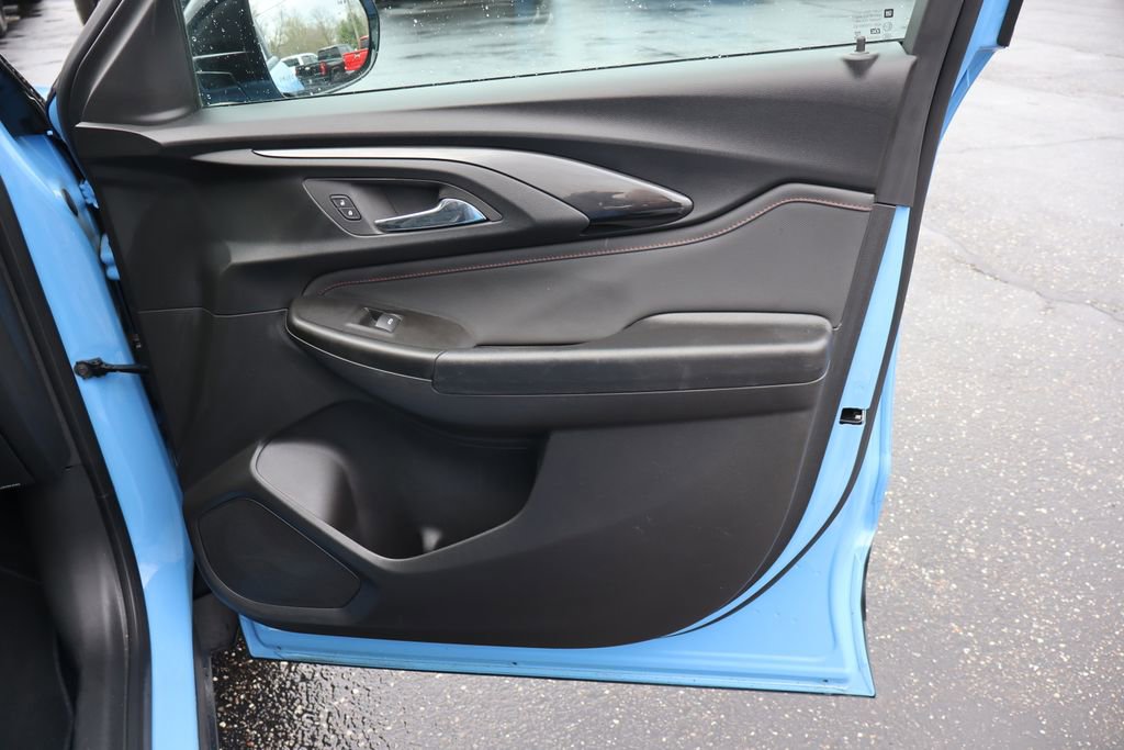 Used 2023 Chevrolet TrailBlazer RS w/ Sun and Liftgate Package image 27