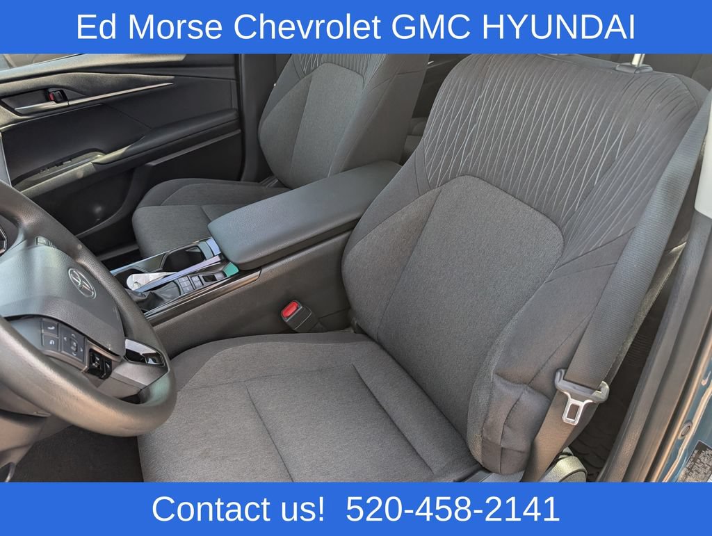Used 2025 Toyota Camry LE AWD/4WD image 9