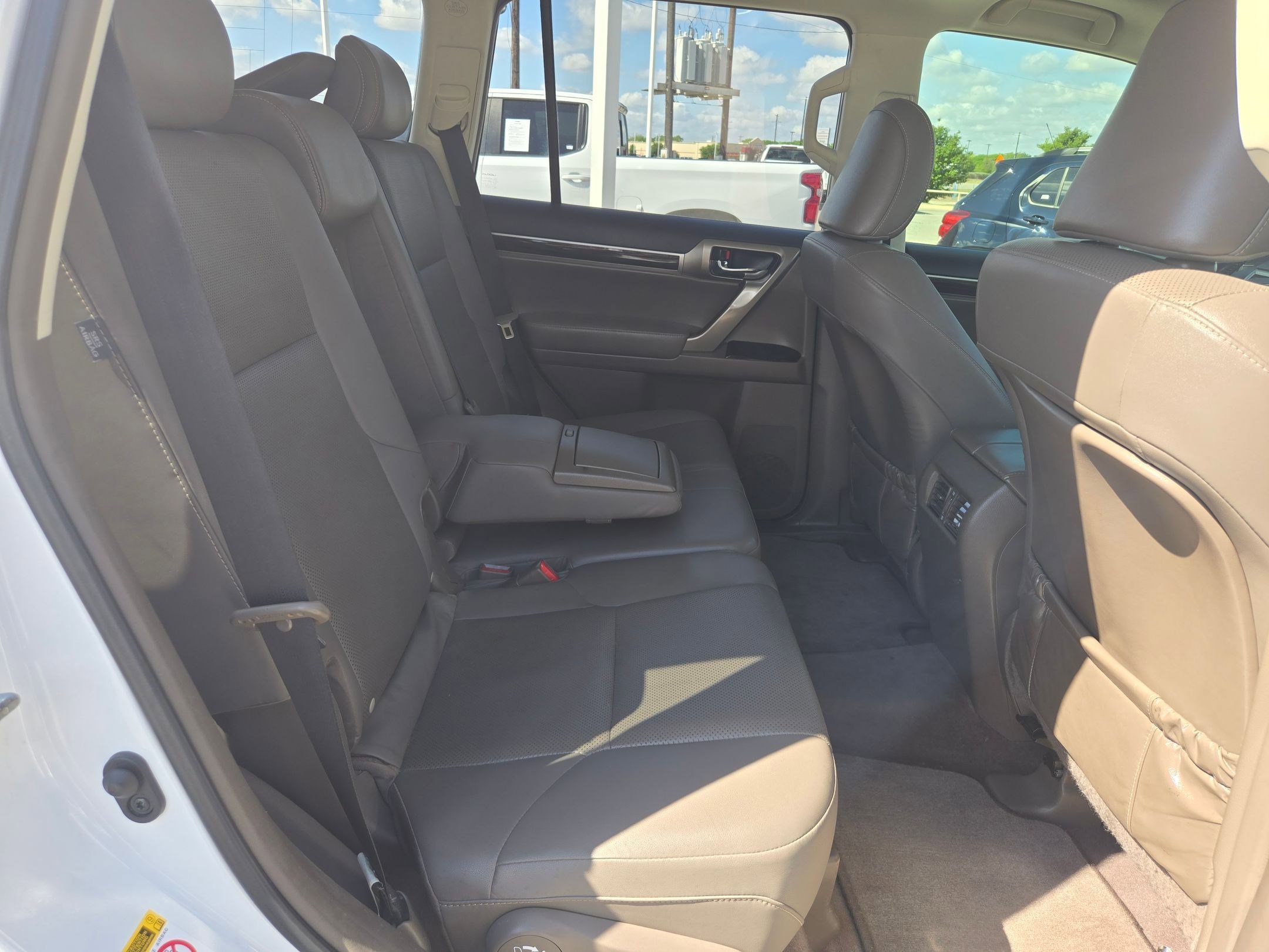 Used 2018 Lexus GX 460 w/ Navigation Package image 24