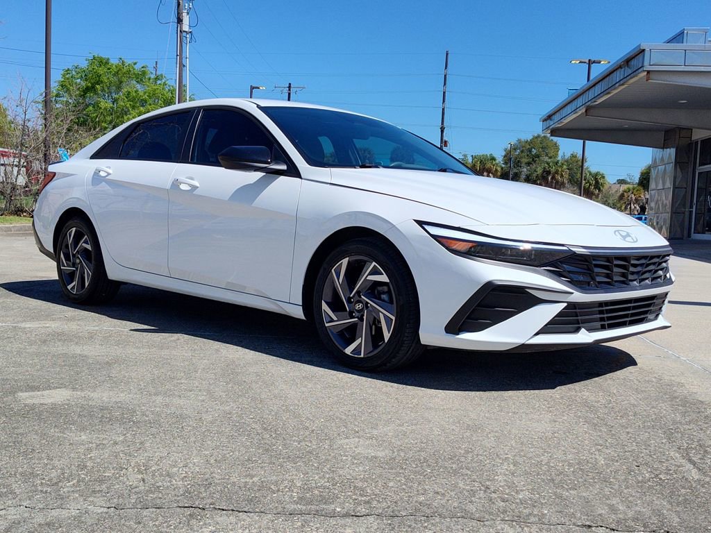Used 2025 Hyundai Elantra Sport image 11
