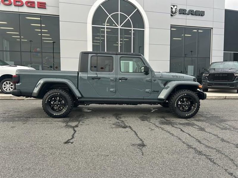 New 2025 Jeep Gladiator Willys AWD/4WD image 2