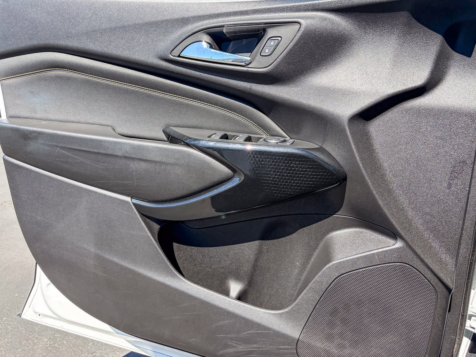 Used 2025 Chevrolet Trax LT FWD image 19