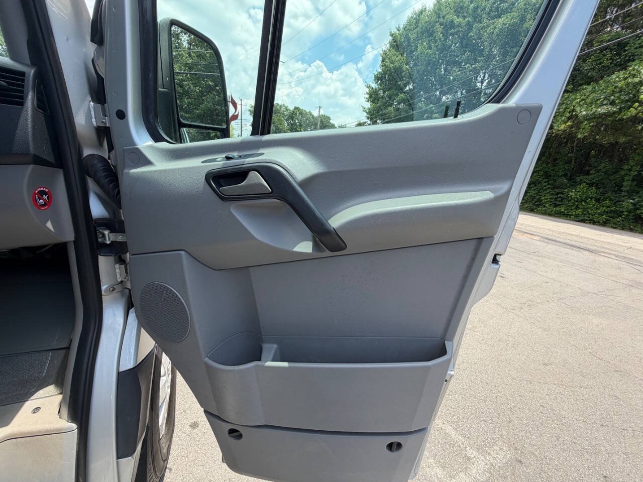 Used 2008 Dodge Sprinter 2500 RWD image 17