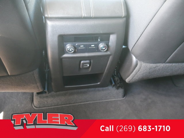 Used 2021 Chevrolet Traverse LT AWD/4WD image 40