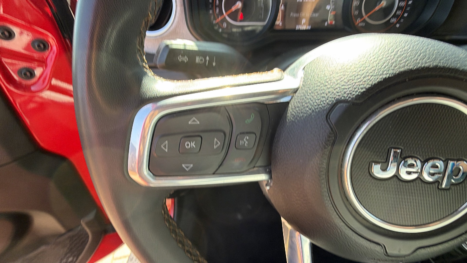 Used 2025 Jeep Wrangler Sahara w/ Dual Top Group AWD/4WD image 23
