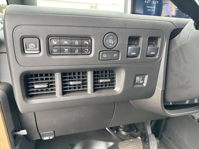 Used 2024 Chevrolet Brightdrop 400 w/ Commercial Equipment Package AWD/4WD image 25