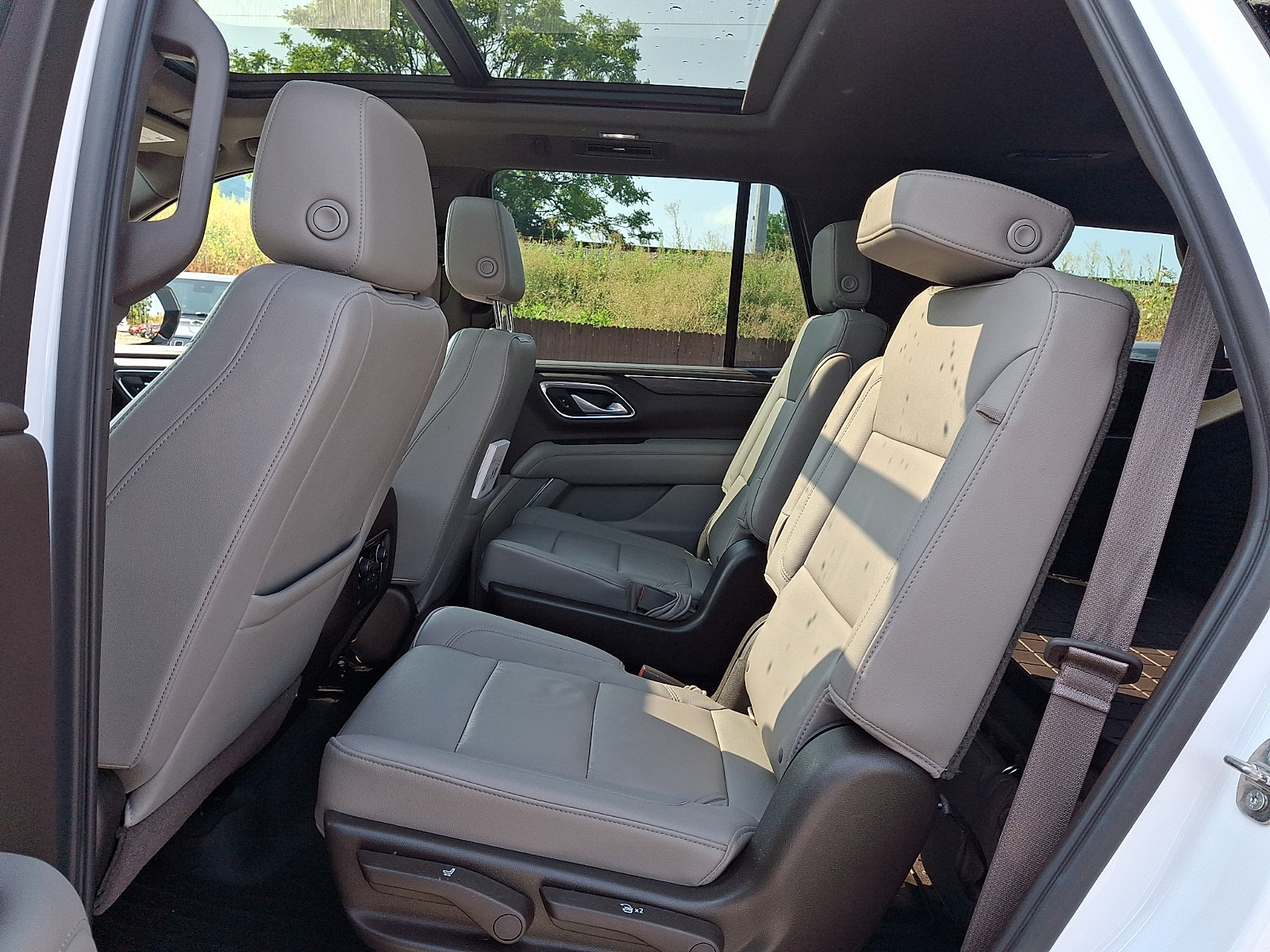 Used 2021 Chevrolet Tahoe LT w/ LT Signature Package AWD/4WD image 10