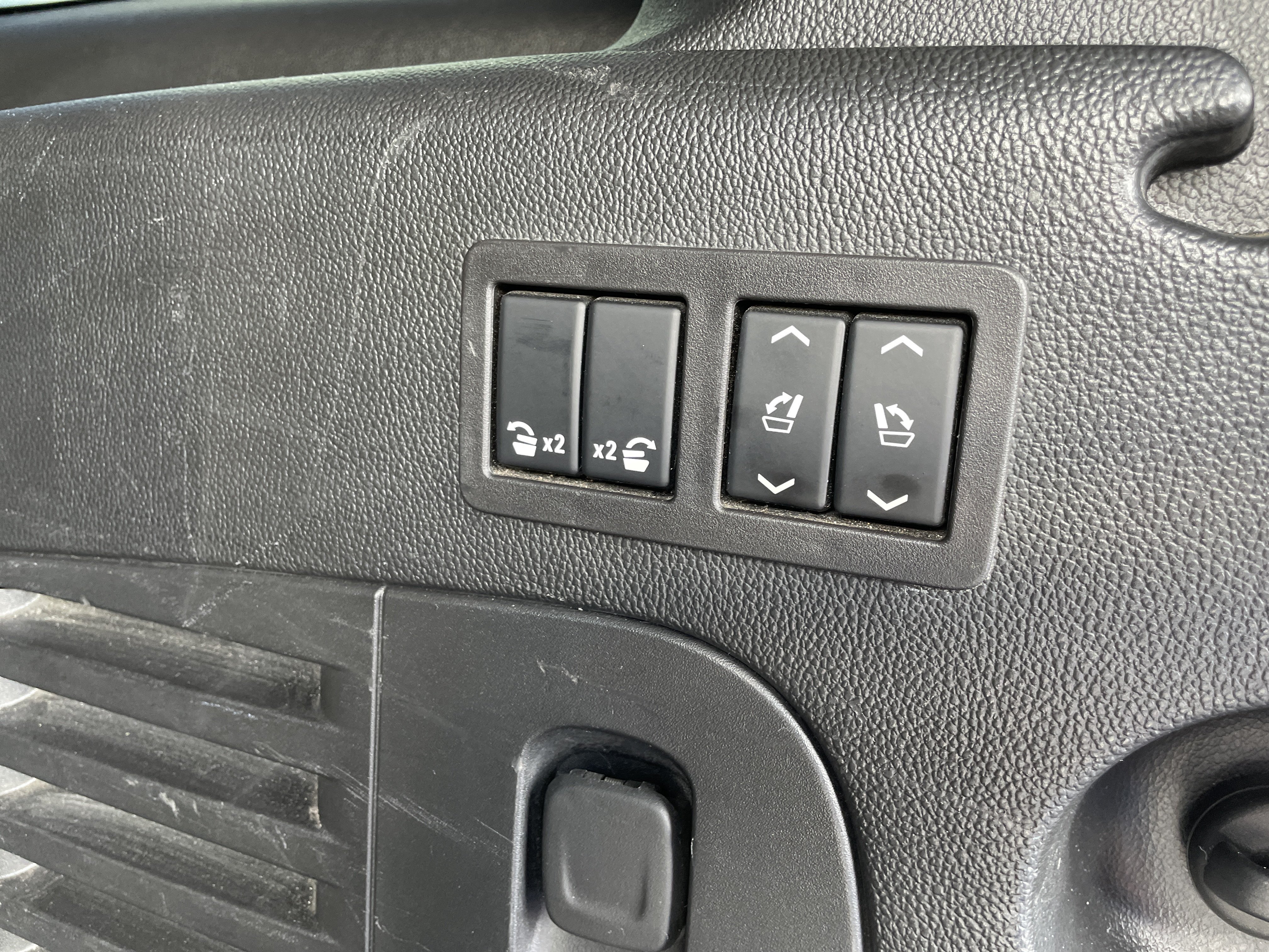 Used 2020 GMC Yukon XL SLT RWD image 30